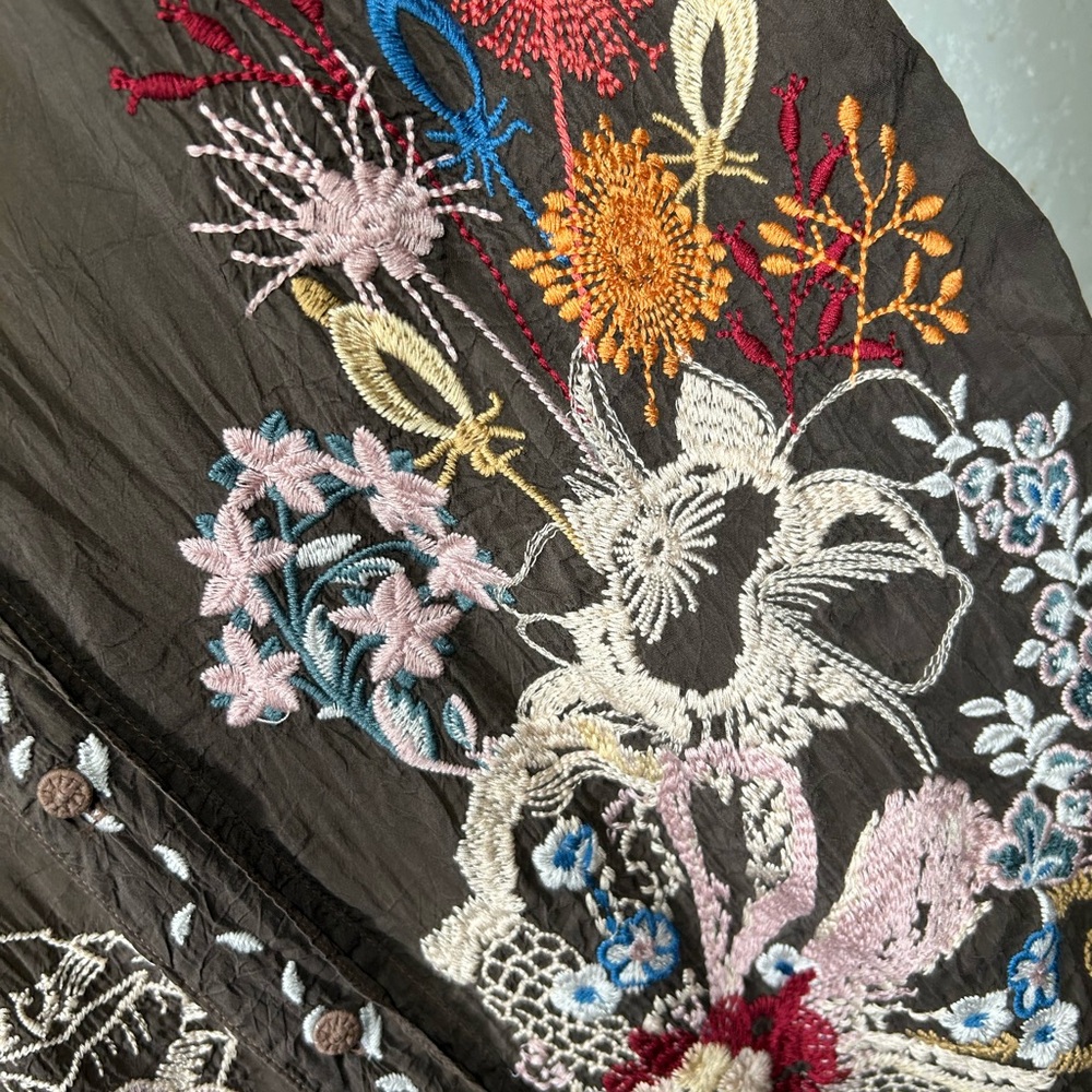 Johnny Was Audrey Oversized Cowgirl Button Up in Dusty Mocha Japanese Rayon NWT - Picture 3 of 13